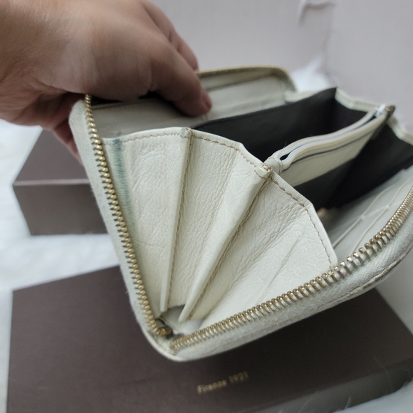 100% Authentic GUCCI zip all around wallet - Picture 4 of 14